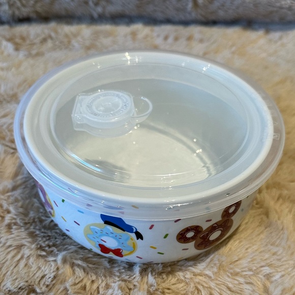 🍩Disney Donuts & Sprinkles design Ceramic Covered Bowl Large🍩 - Picture 4 of 6